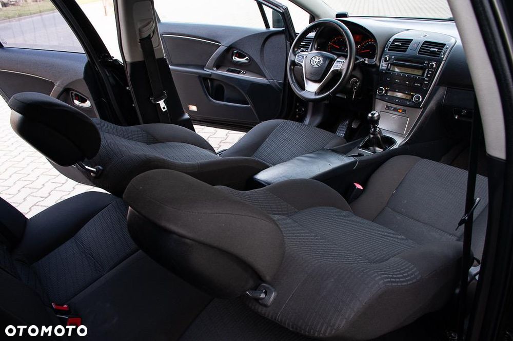 Toyota Avensis 2.2 D-4D X - 30