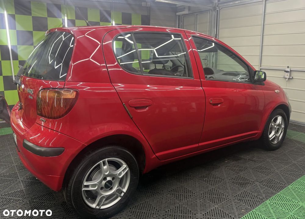 Toyota Yaris 1.0 Terra - 26