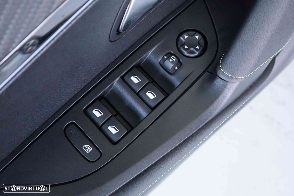 Peugeot e-2008 54 kWh GT - 12
