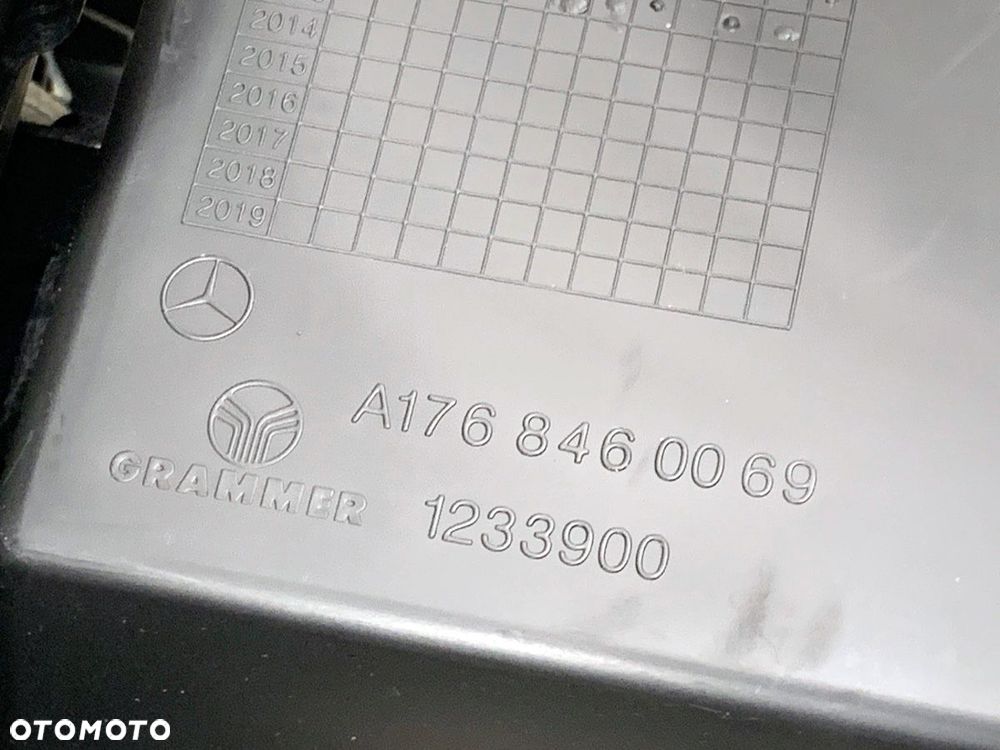 TUNEL ŚRODKOWY Z PODŁOKIETNIKIEM  MERCEDES-BENZ KLASA A (W176) 2012 - 2018 A 180 (176.042) 90 kW - 8