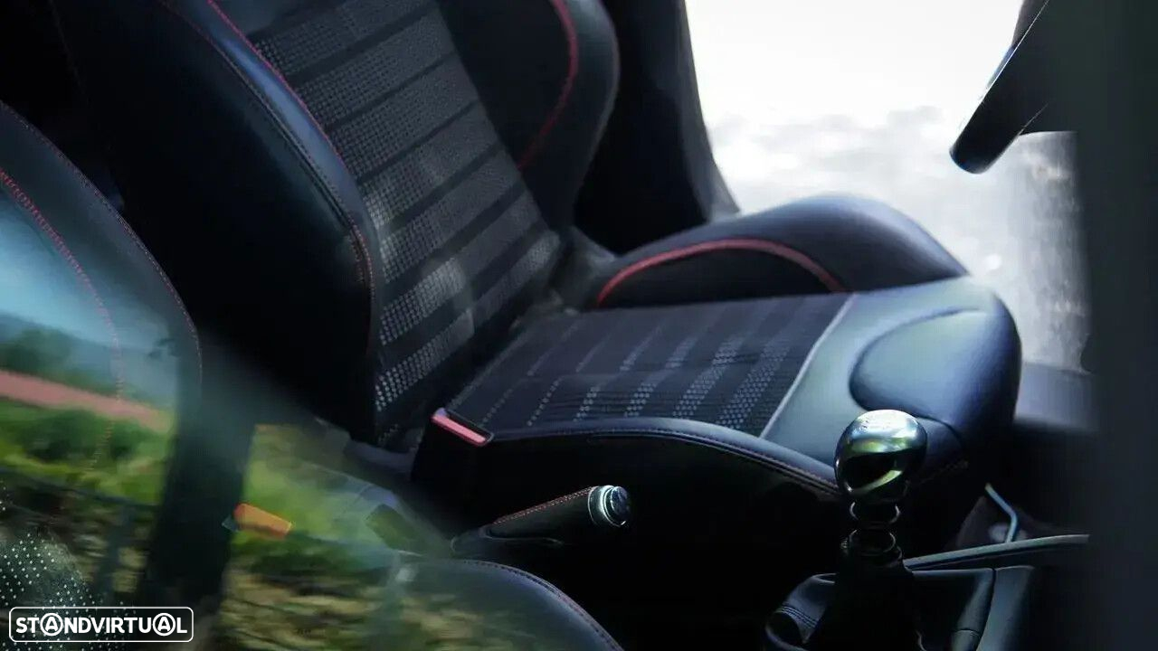 Peugeot 208 1.2 PureTech GT Line - 55