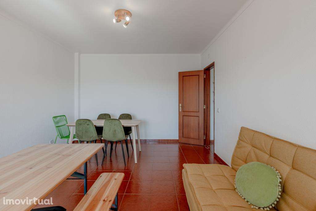 Apartamento luminoso com varanda e vista aberta – Almoinha (Sesimbra) - Grande imagem: 3/9