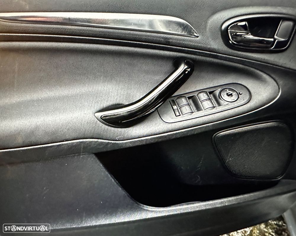 Ford S-Max 2.0 TDCi DPF Titanium - 26