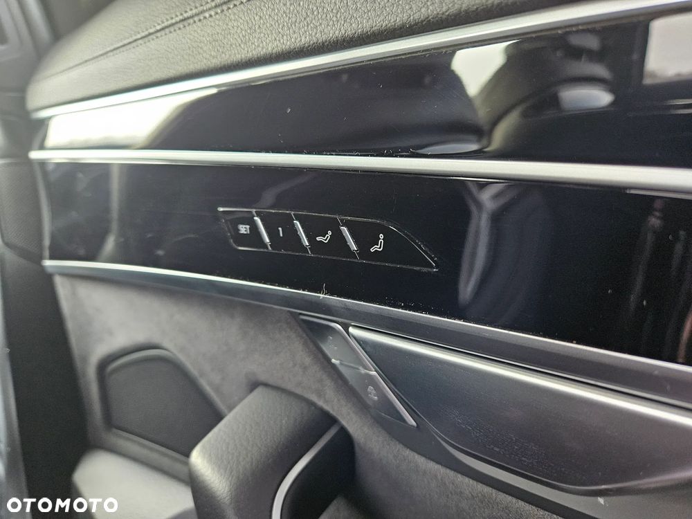 Audi A8 - 30