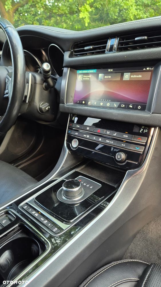 Jaguar XF 2.0 i4D R-Sport - 21