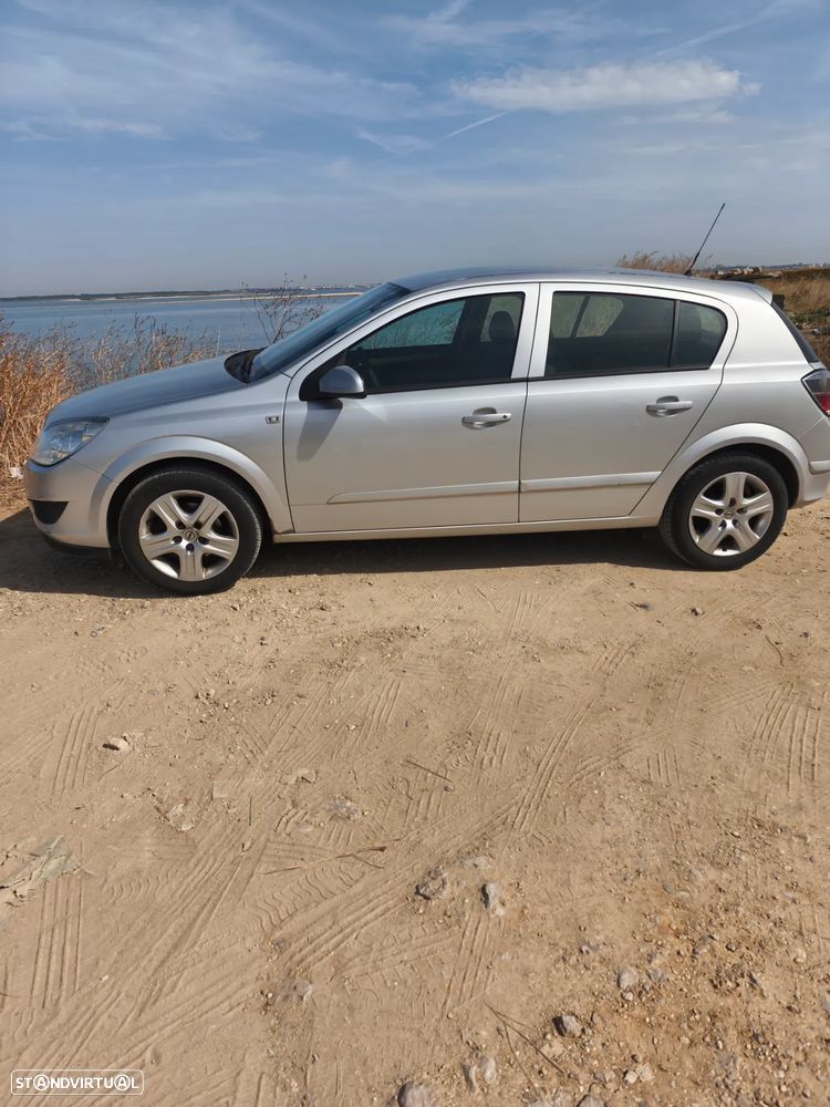 Opel Astra 1.3 CDTi Enjoy EcoFLEX - 1