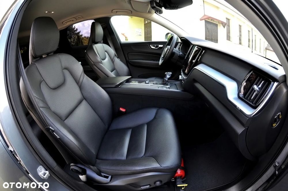 Volvo XC 60 D4 AWD Momentum - 22