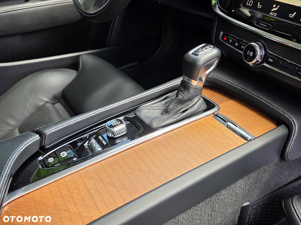 Volvo S90 D4 AWD Geartronic Inscription - 24