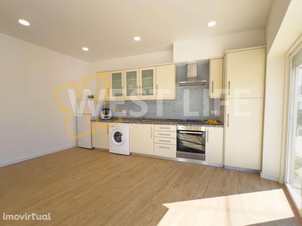 Moradia T2 totalmente remodelada com VISTA MAR a 4 minutos da praia... - Grande imagem: 5/24