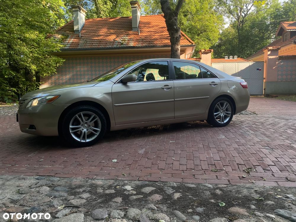 Toyota Camry - 3