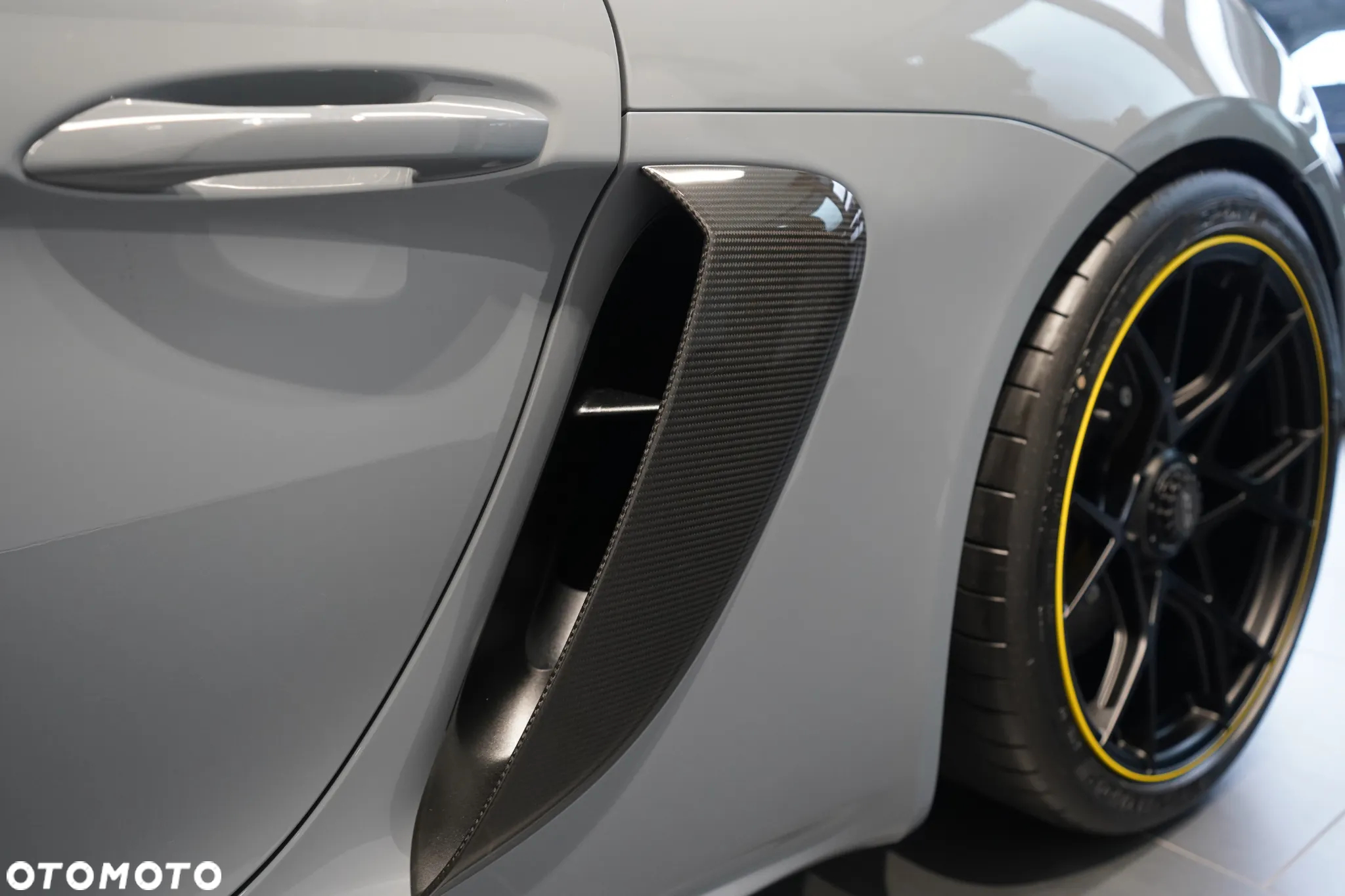 Porsche 718 Spyder - 36
