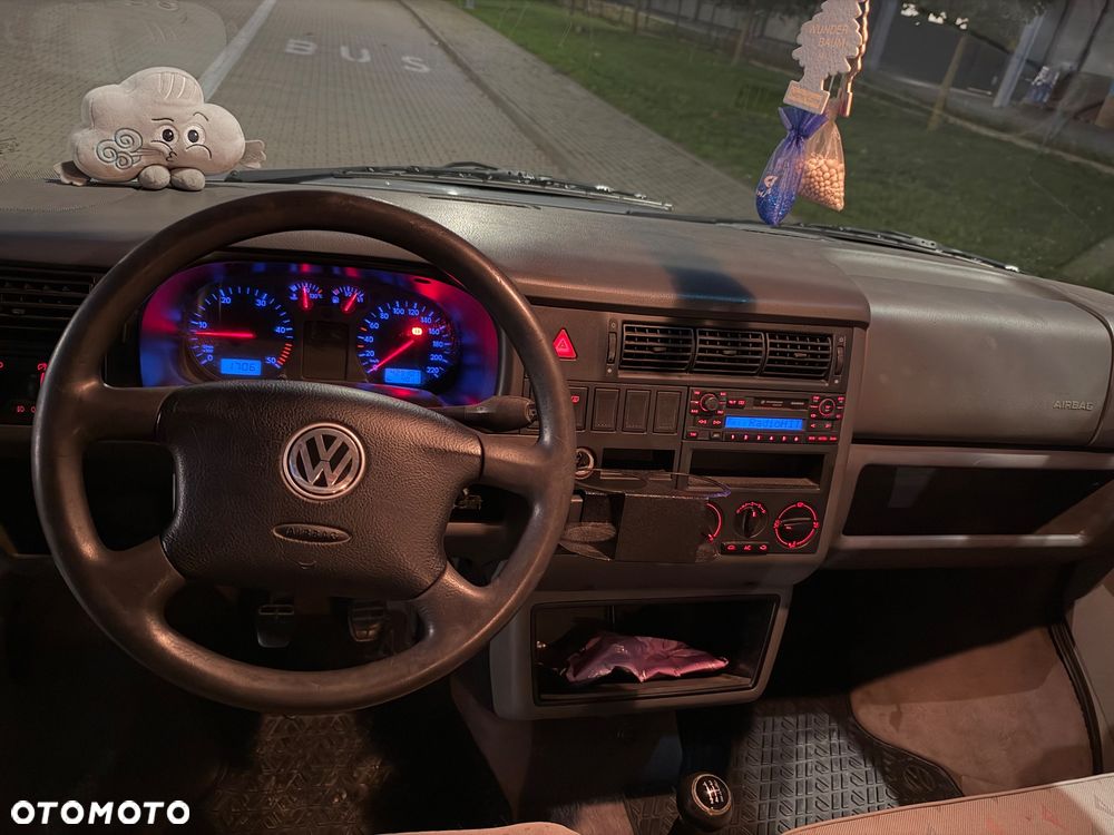 Volkswagen Caravelle - 9
