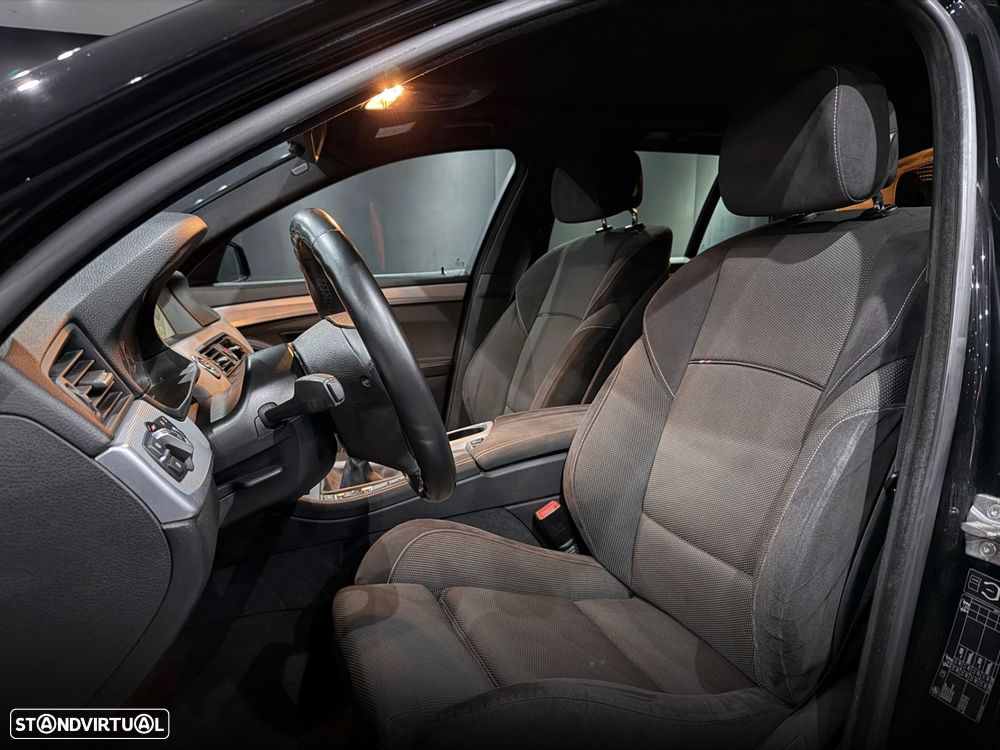 BMW 525 d Pack M - 16