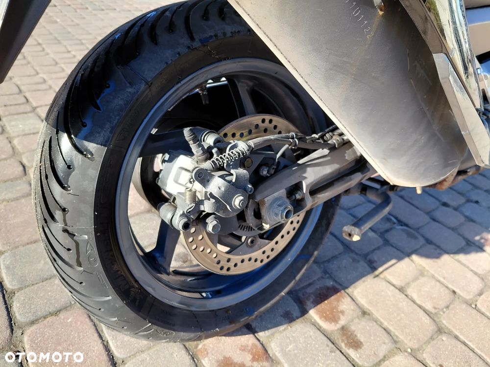 Kymco AK 550 - 16