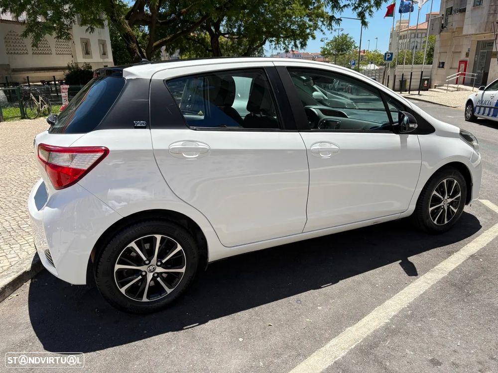 Toyota Yaris 1.5 HSD Comfort+Navi - 21