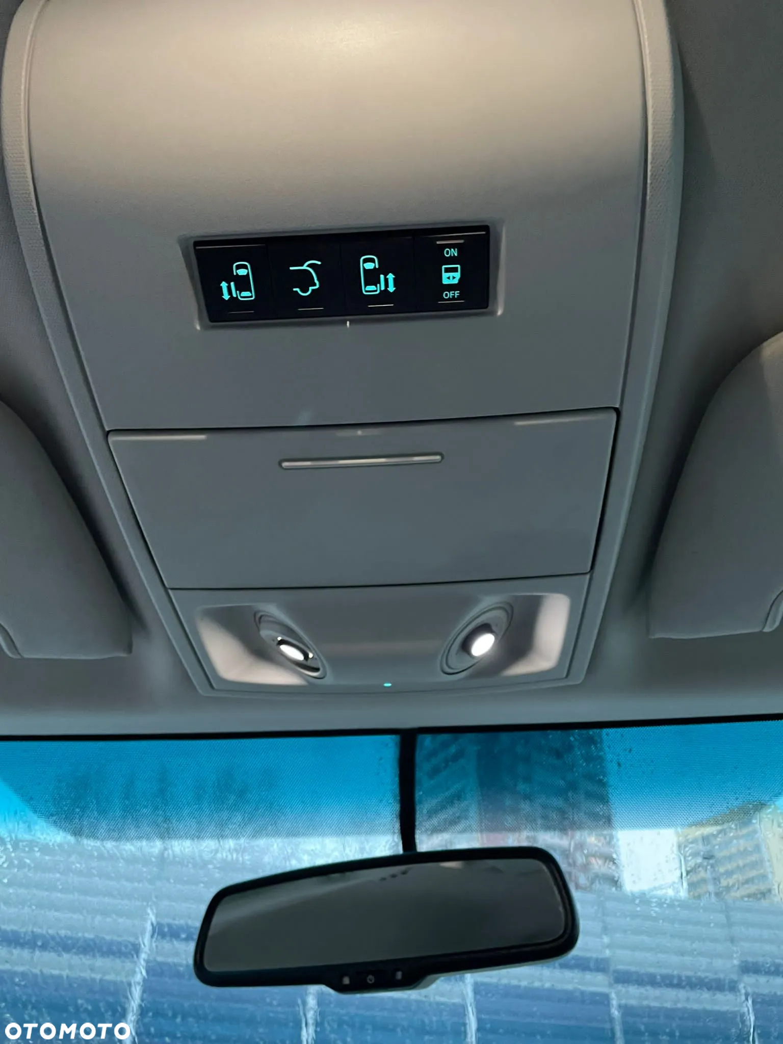 Chrysler Town & Country - 9