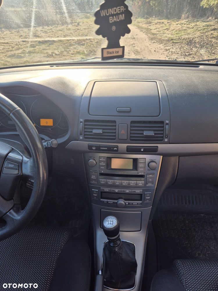 Toyota Avensis 2.0 D-4D Sol - 11