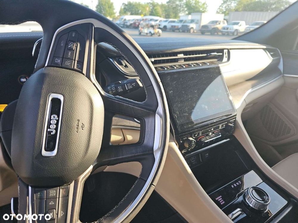 Jeep Grand Cherokee - 13