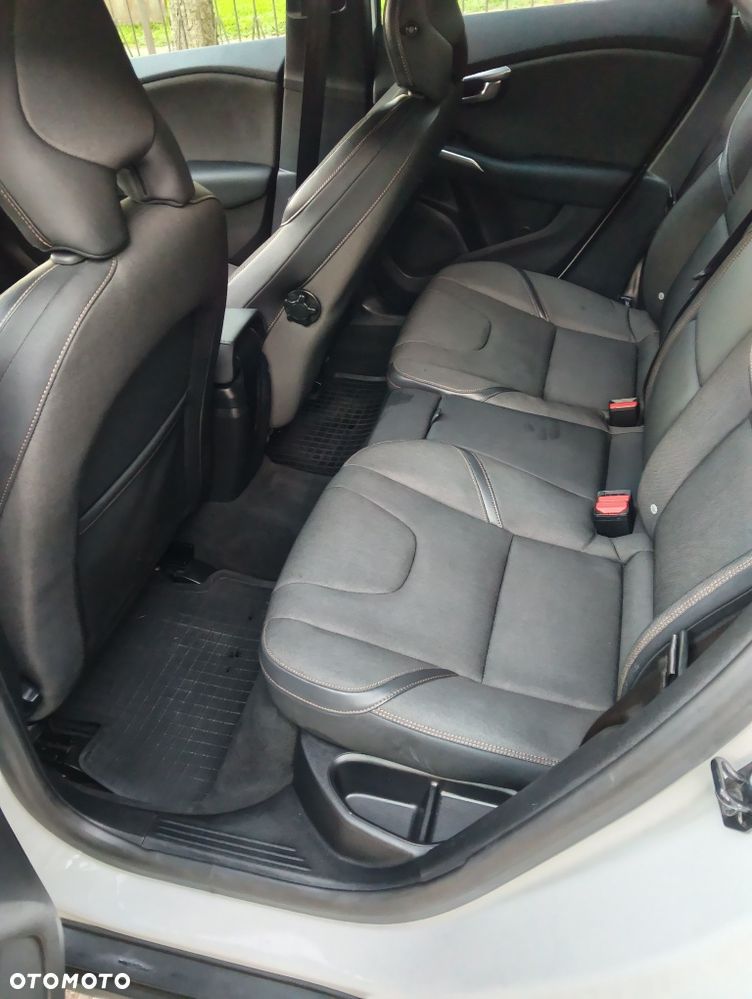 Volvo V40 Cross Country - 8