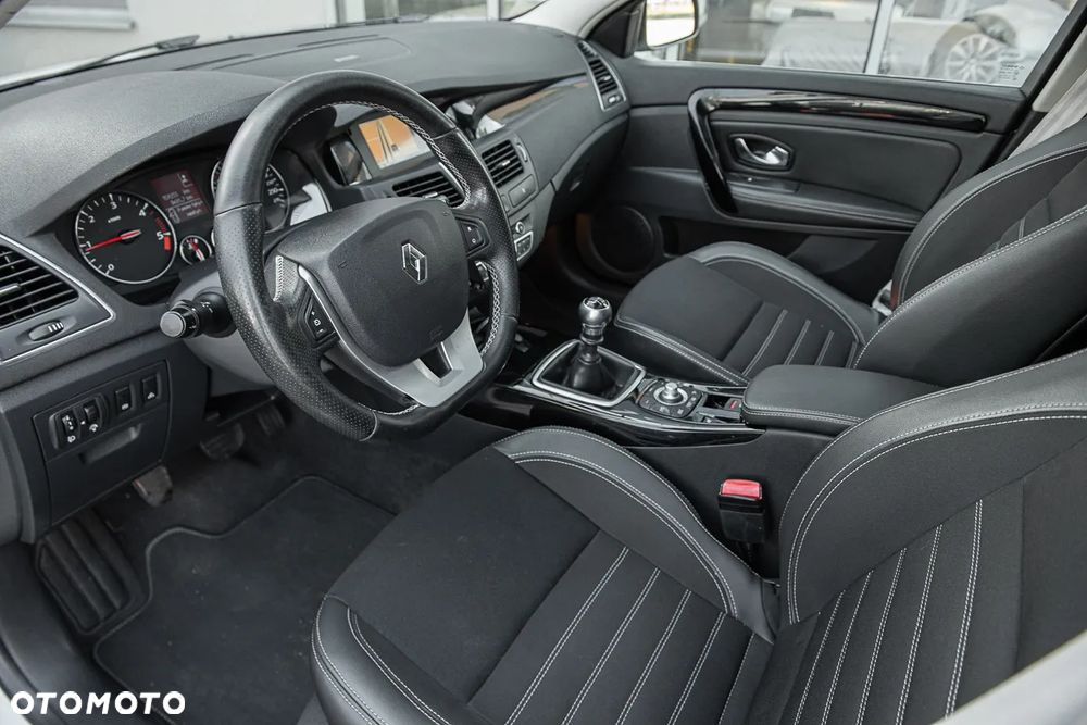 Renault Laguna dCi 150 FAP Start-Stop Bose Edition - 16
