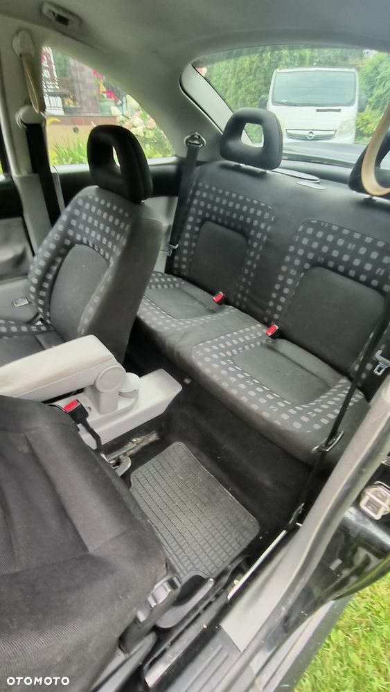 Volkswagen New Beetle - 7