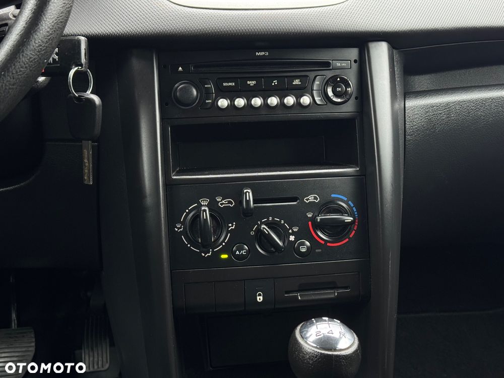 Peugeot 207 95 VTi Filou - 29