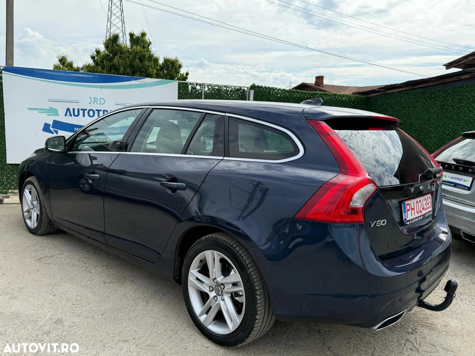 Volvo V60 D6 Plug-In-Hybrid AWD Geartronic Summum - 4