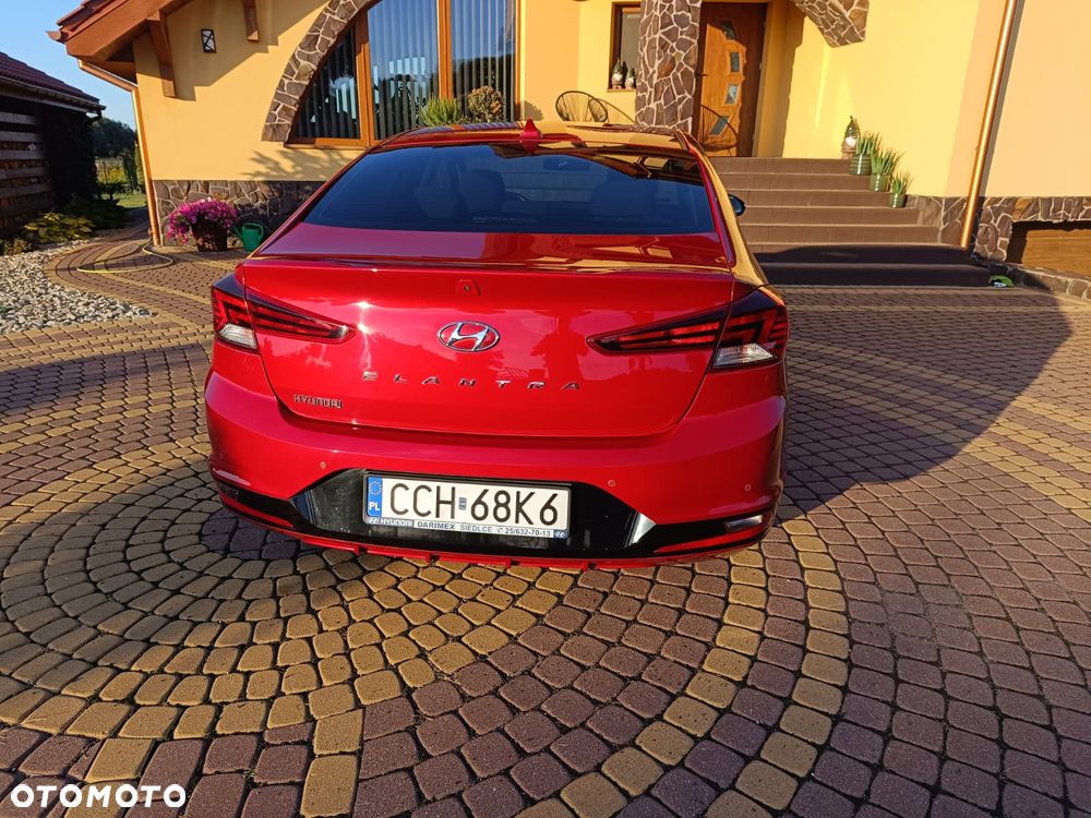 Hyundai Elantra 1.6 Comfort - 4