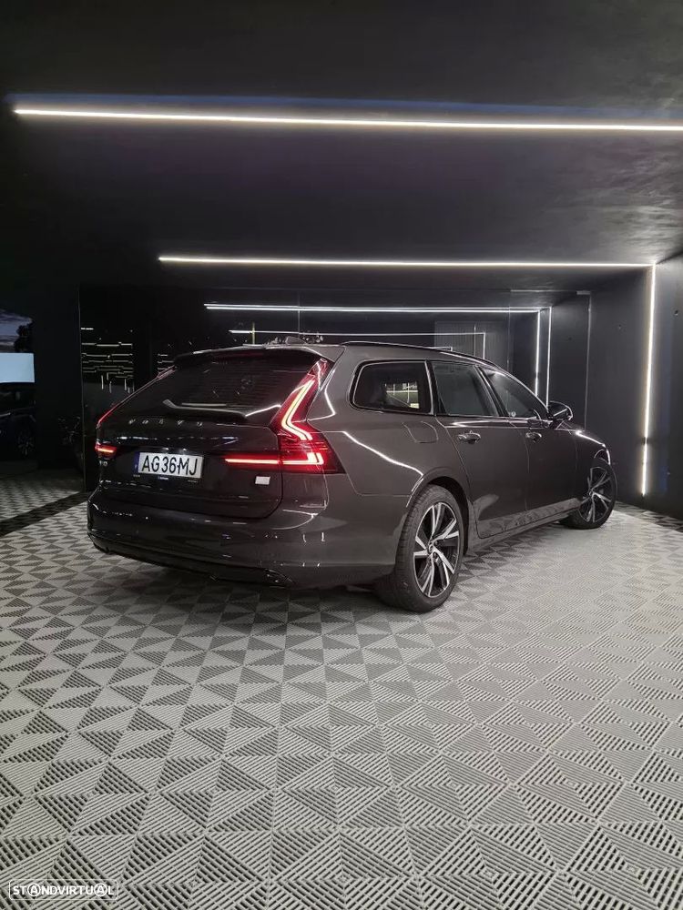 Volvo V90 2.0 T6 PHEV R-Design AWD — fotografia 9