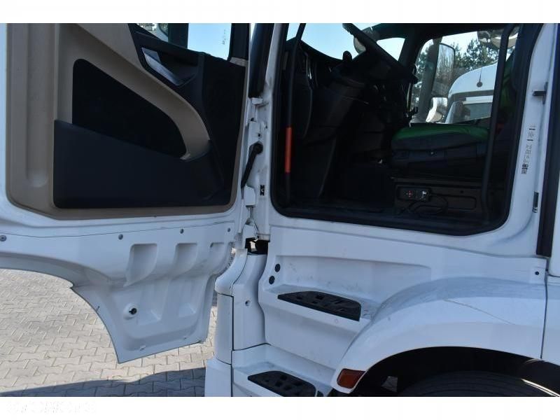 Mercedes-Benz Actros - 16