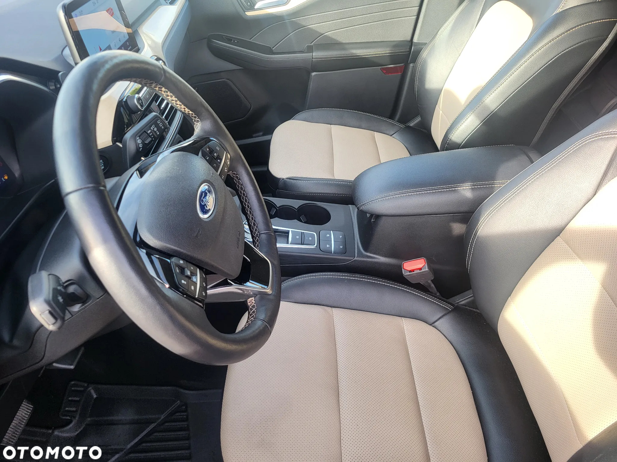 Ford Escape 2.0 EcoBoost AWD Titanium - 14