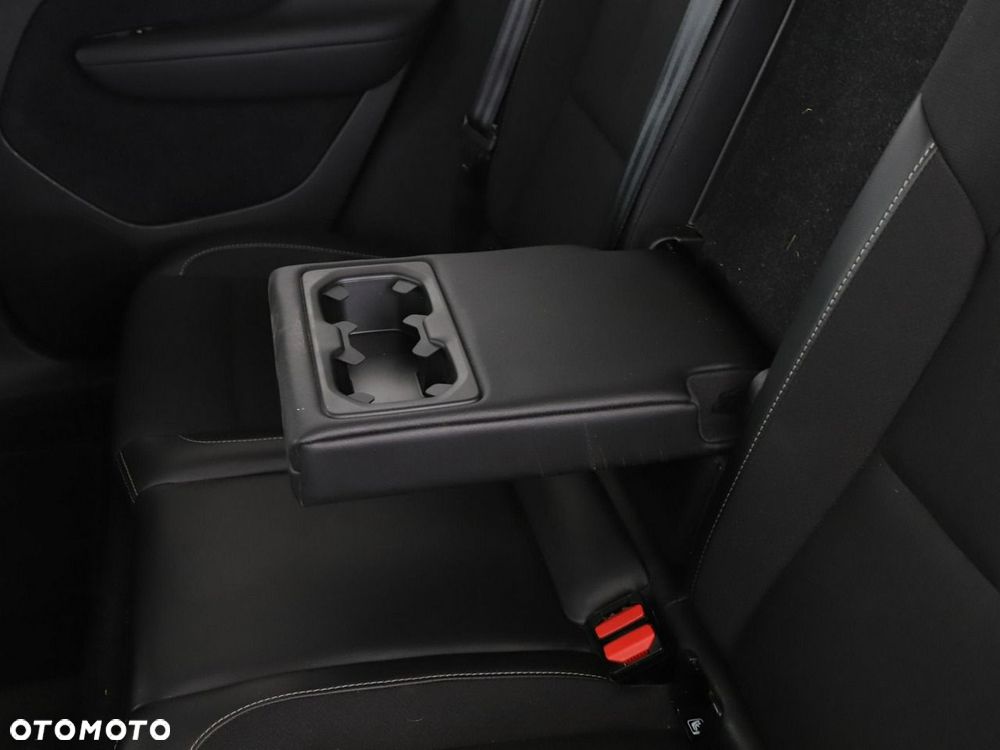 Volvo XC 40 T3 Momentum Pro - 38