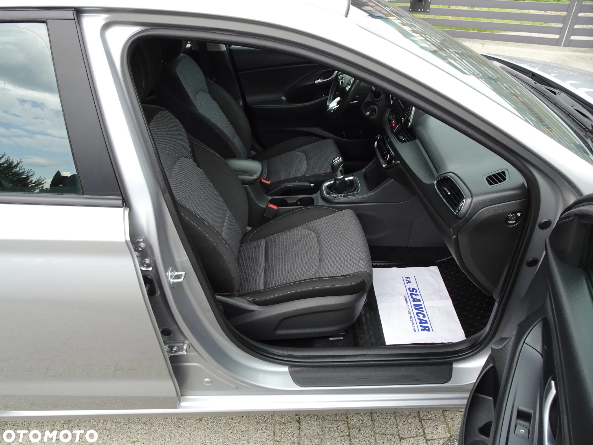 Hyundai i30 1.5 DPI Classic + - 14
