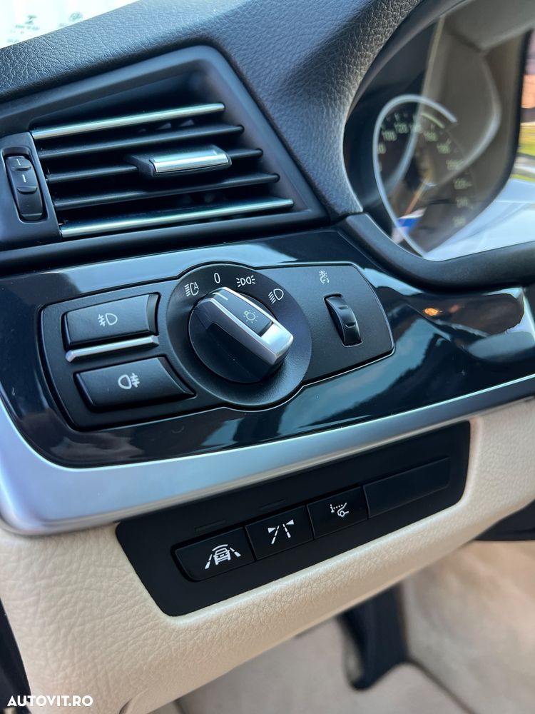 BMW Seria 5 520d Aut. Luxury Line - 28