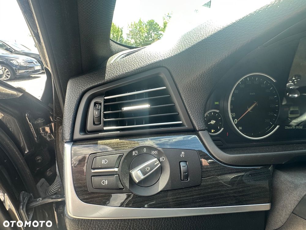 BMW Seria 5 520i Luxury Line - 17