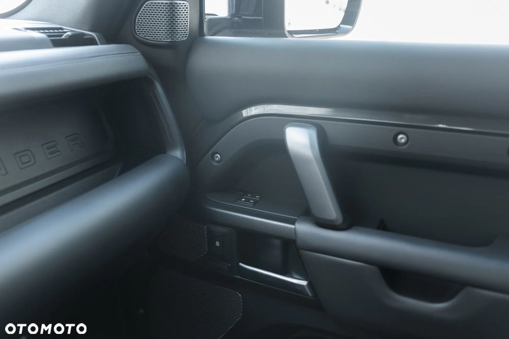 Land Rover Defender 5.0 P525 V8 - 34