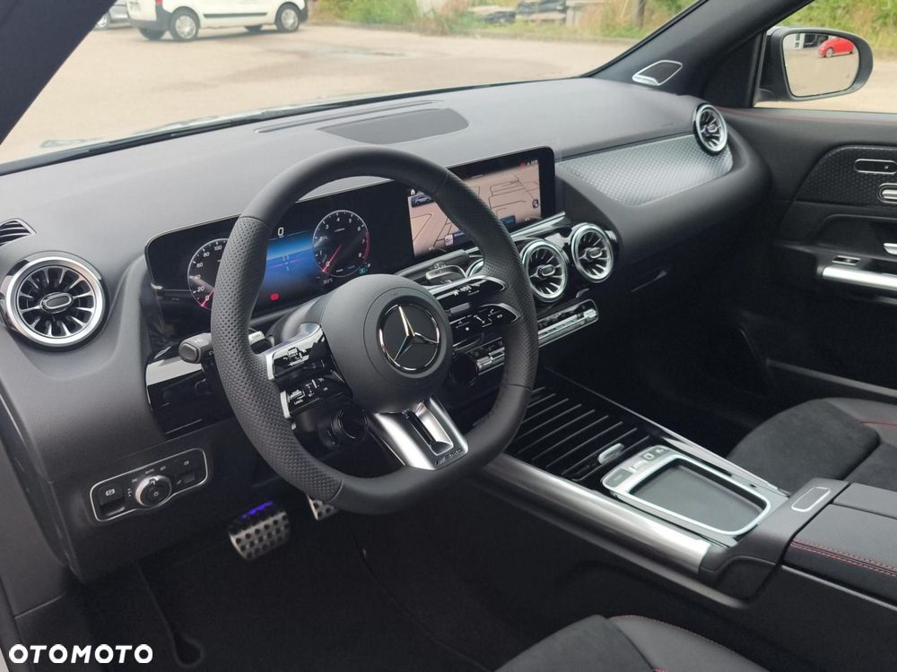 Mercedes-Benz GLA - 11