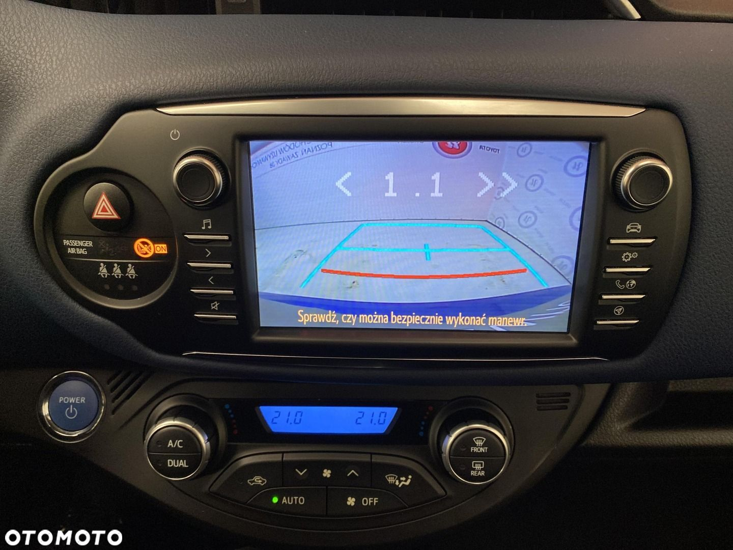 Toyota Yaris Hybrid 100 Selection - 15