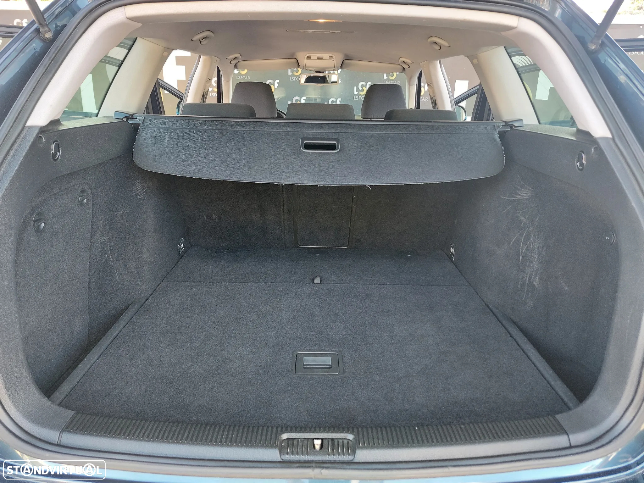 VW Golf Variant 1.6 TDi Confortline - 26