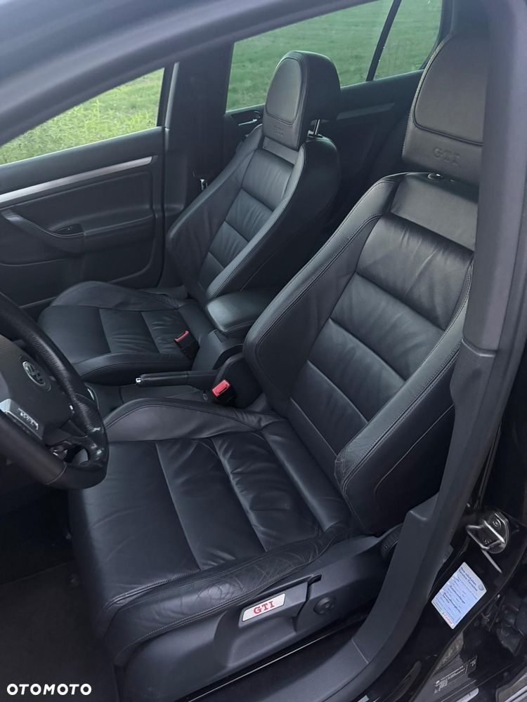 Volkswagen Golf - 10