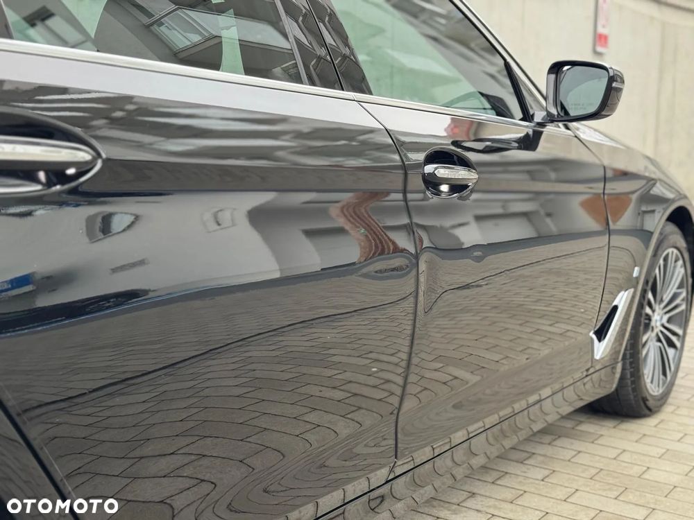 BMW Seria 5 530e - 28