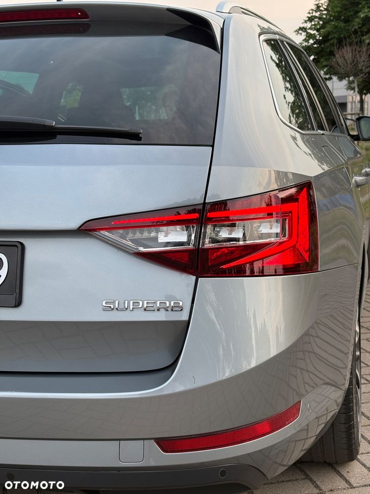 Skoda Superb 2.0 TDI Premium Edition - 33