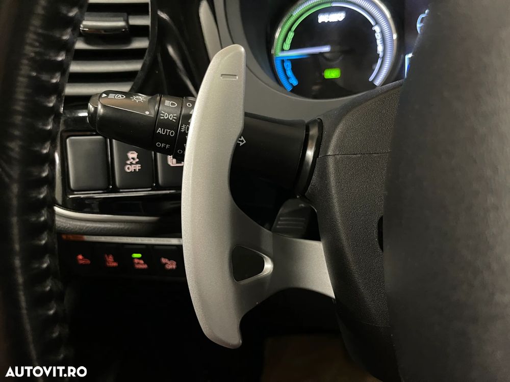 Mitsubishi Outlander 2.0 4WD Top - 25