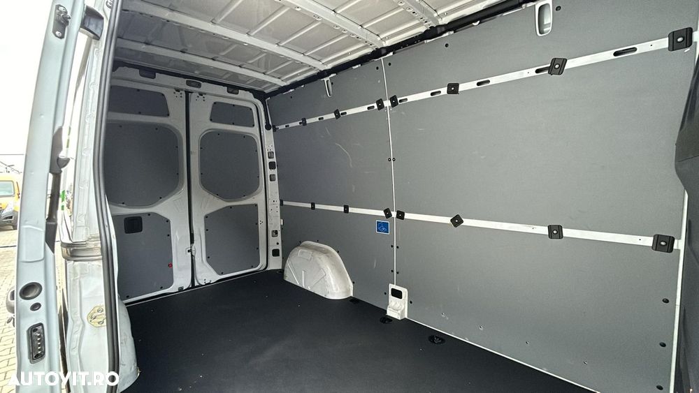 Mercedes-Benz eSprinter - 11