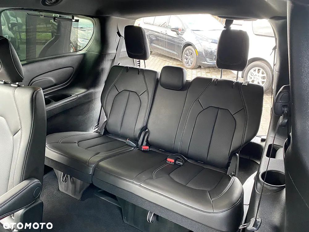 Chrysler Pacifica - 17