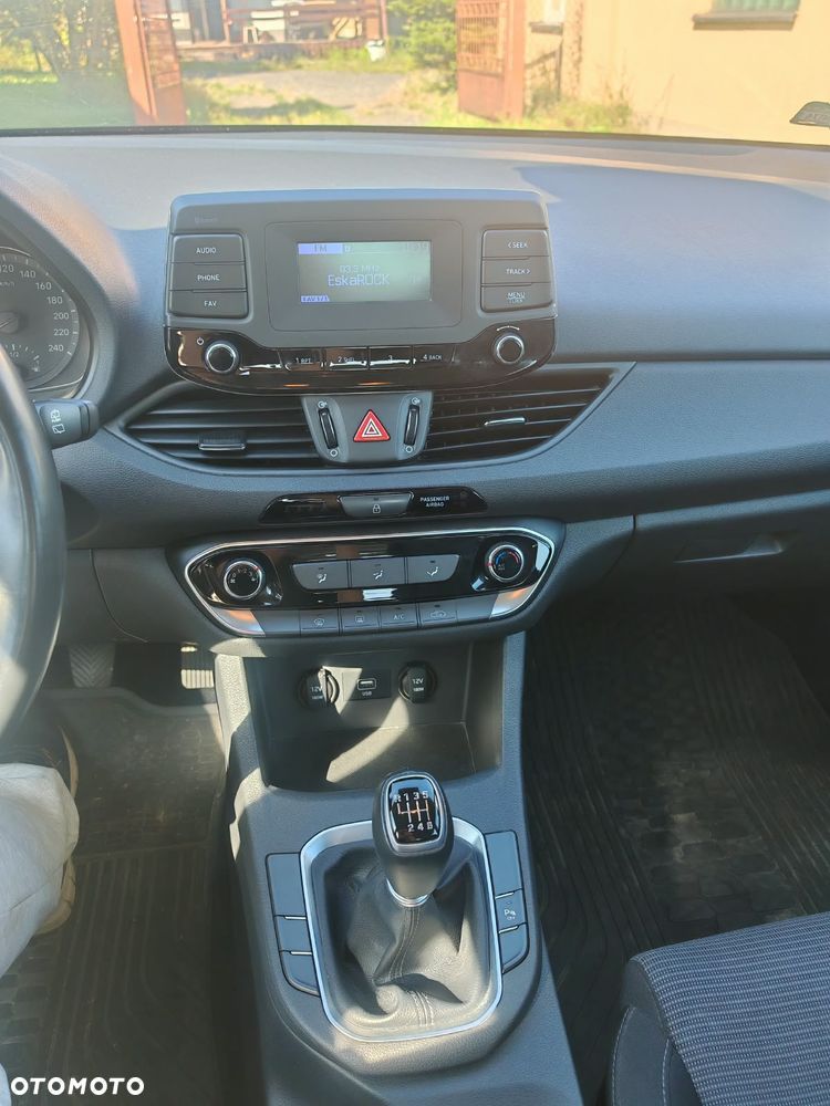 Hyundai i30 1.5 DPI Classic + - 16