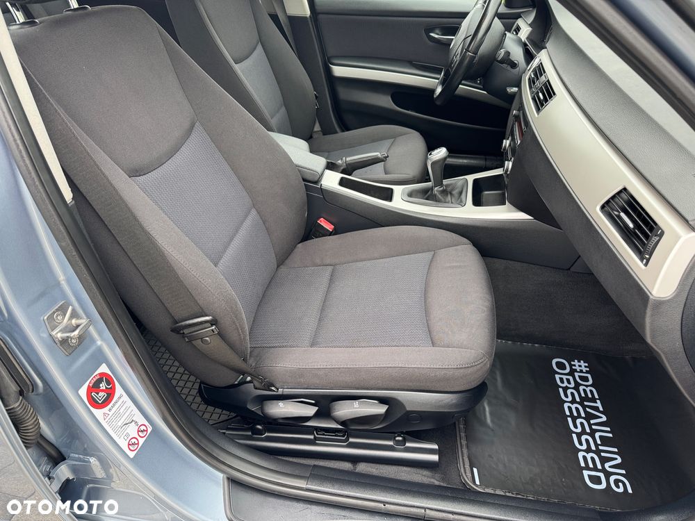BMW Seria 3 318d - 27
