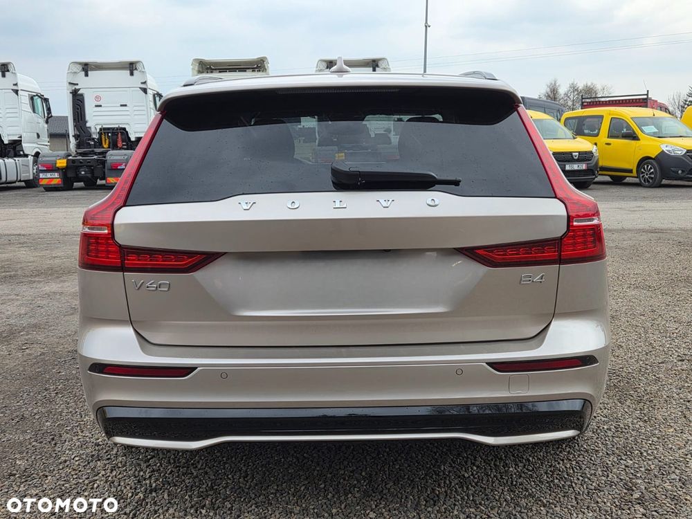 Volvo V60 B4 B DKG Ultra Dark - 7