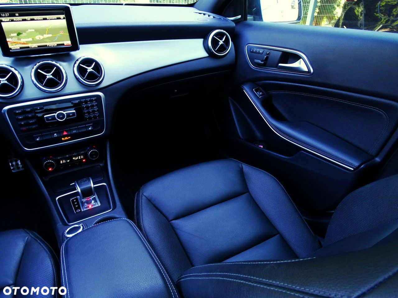 Mercedes-Benz GLA - 34