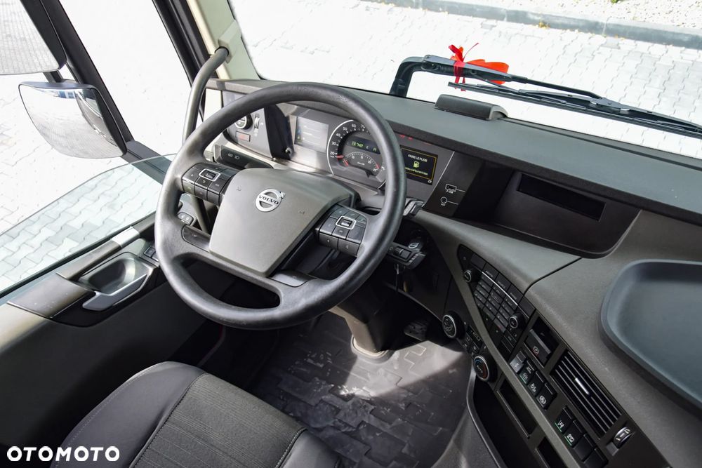 Volvo FH500 / EURO 6 / ACC / LEDY / NOWE OPONY / FULL SPILERY / SERWISOWANY / SPROWADZONY - 25